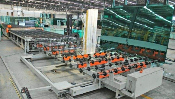 中國玻璃切割機產業(yè)目前依然是一個外向型的產業(yè) 中國玻璃切割機產業(yè)目前依然是一個外向型的產業(yè)