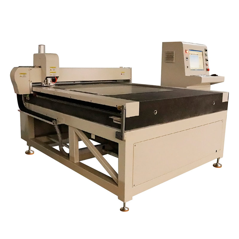 玻璃切割機(jī)生產(chǎn)中造成玻璃劃傷的因素 玻璃切割機(jī)生產(chǎn)中造成玻璃劃傷的因素